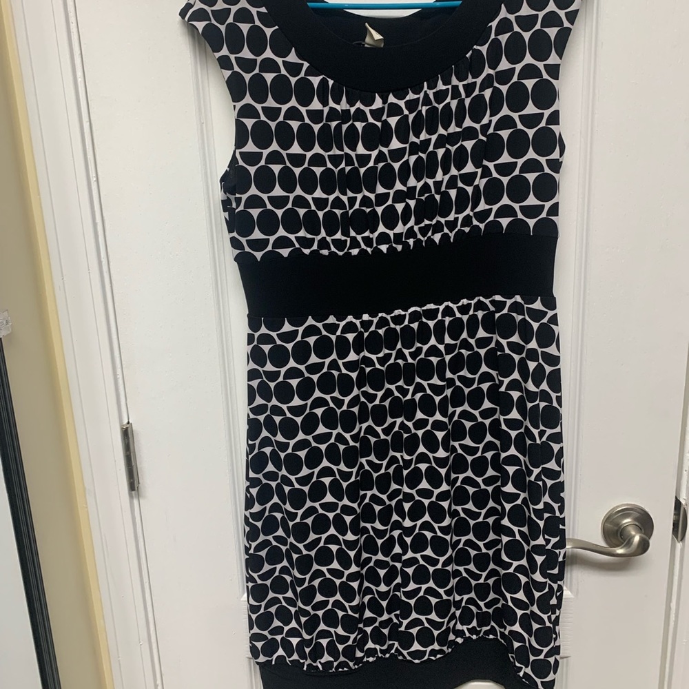 Black and white bubble hem dress-top knee length on me at 5’8””